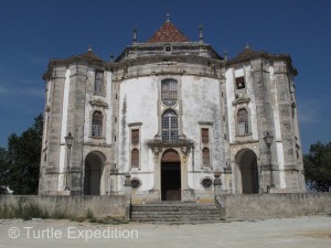 We spent a quiet night behind this nearly abandoned baroque church of St. Peter in the valley below Óbidos.